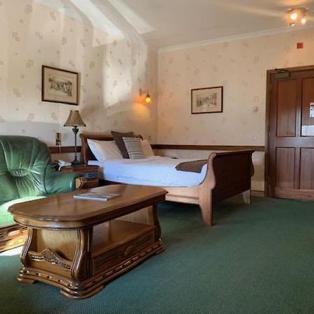 St Mary'S Hotel Golf & Country Club Pencoed Esterno foto