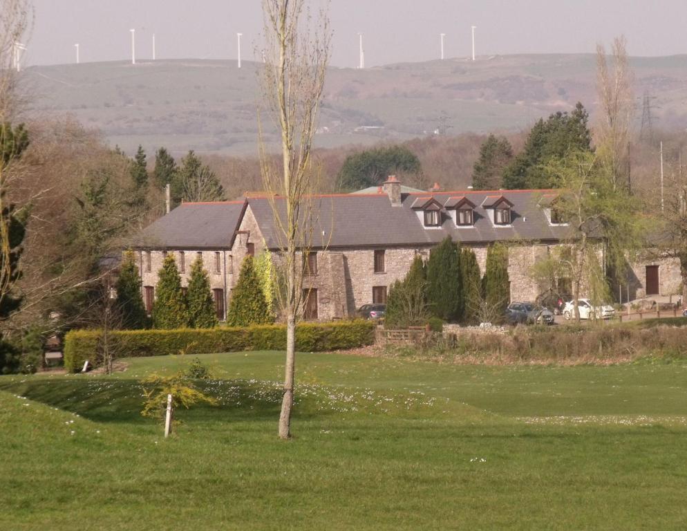 St Mary'S Hotel Golf & Country Club Pencoed Esterno foto