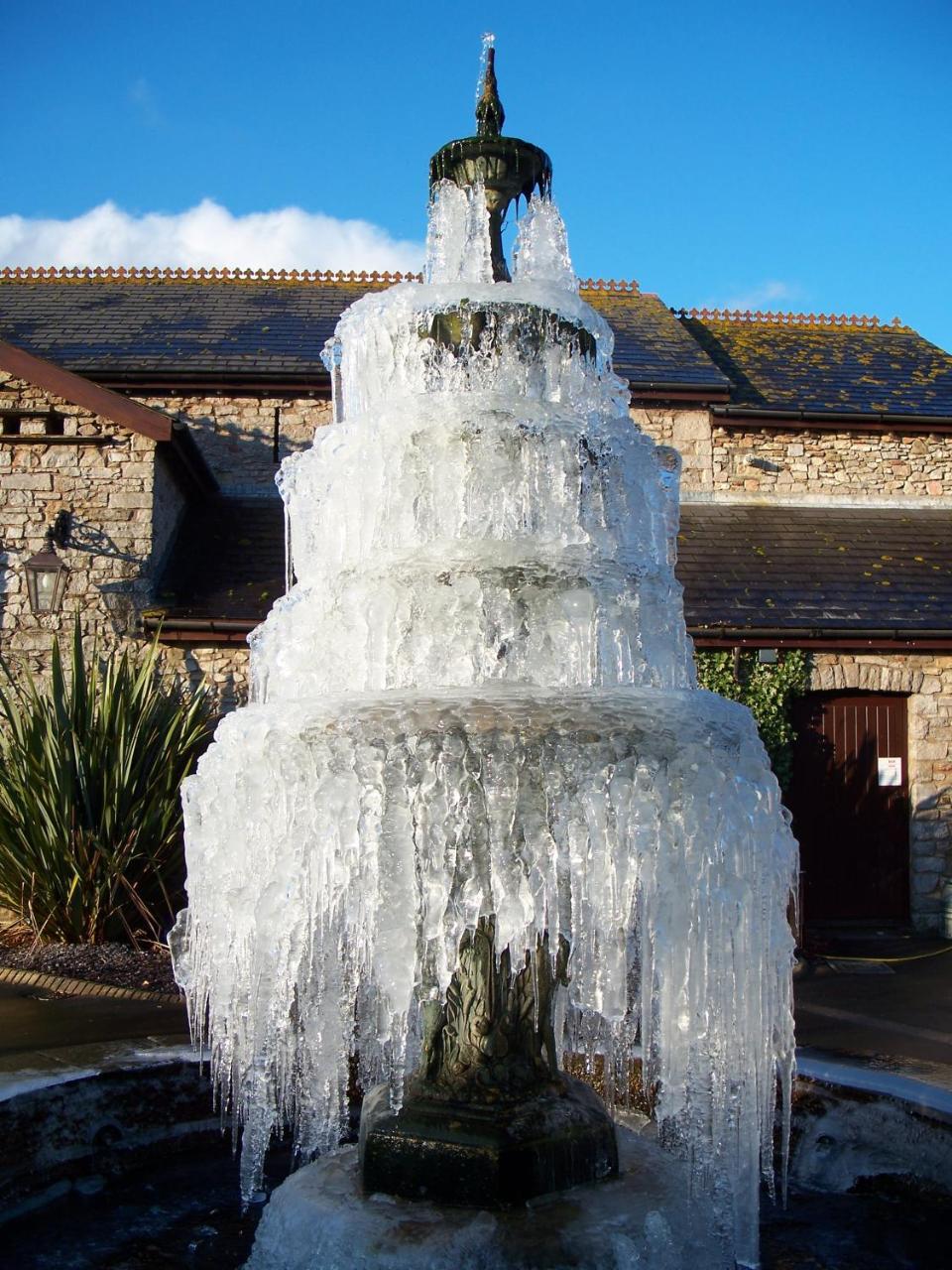 St Mary'S Hotel Golf & Country Club Pencoed Esterno foto