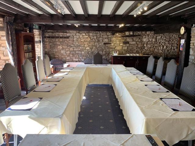 St Mary'S Hotel Golf & Country Club Pencoed Esterno foto