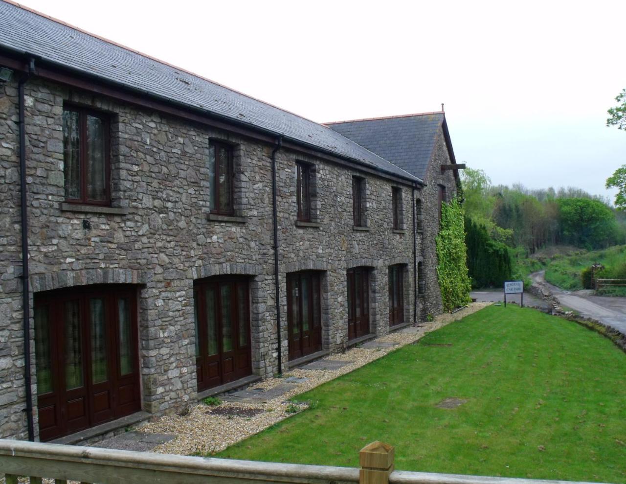 St Mary'S Hotel Golf & Country Club Pencoed Esterno foto